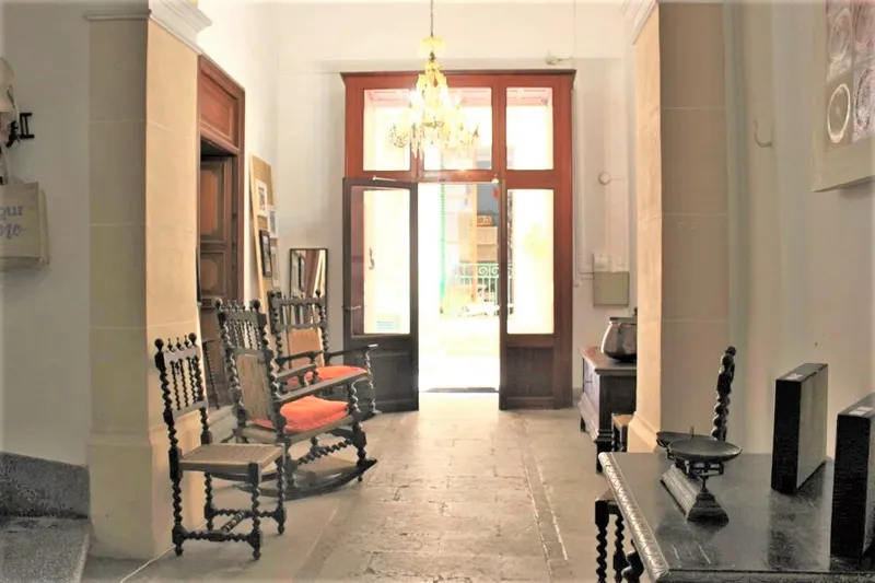 Manor house with commercial premises in the heart of Sóller — photo 1