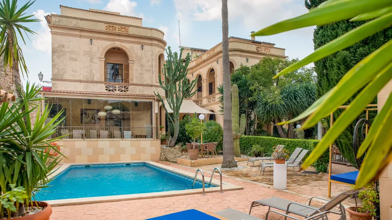 Worthwhile investment – town palace in Artá with hotel & restaurant license — photo 2