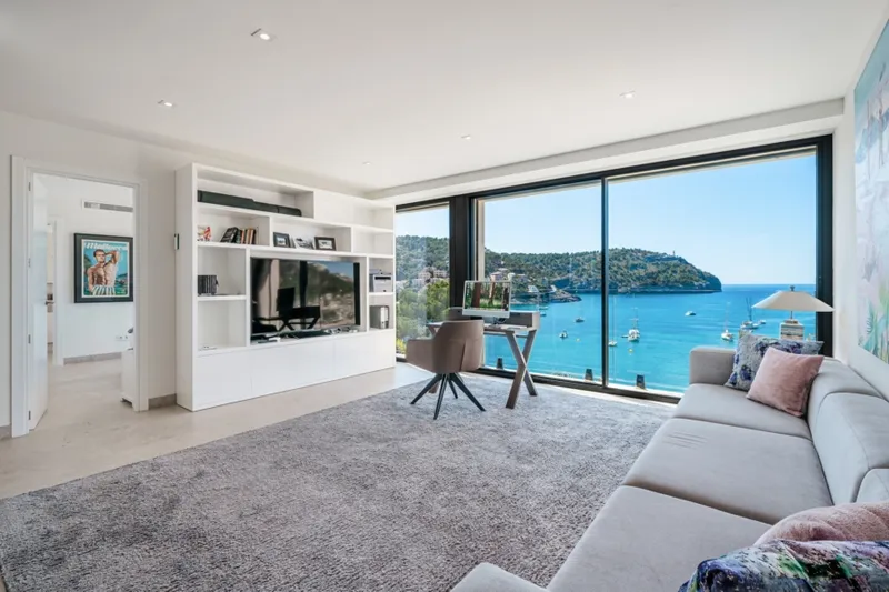 Design-Forward Sea View Villa in Puerto de Sóller — photo 8