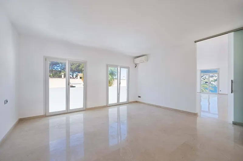 Stunning Harbour Penthouse: A Unique Opportunity for Expansion & Investment — photo 10