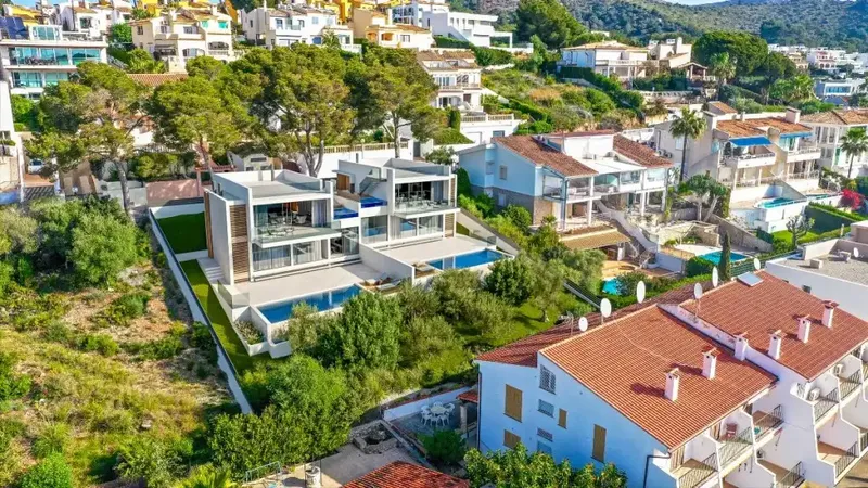 Located in one of the quietest residential areas of the municipality of Alcudia, Alcanada, we find this fantastic single-family villa — photo 1