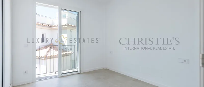 Ready to move in villa in Sa Rapita in the south of Mallorca with partial sea views — photo 4