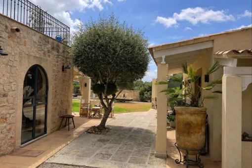 Santanyi, finca with idyllic garden and sunny terraces near Santanyí — photo 3