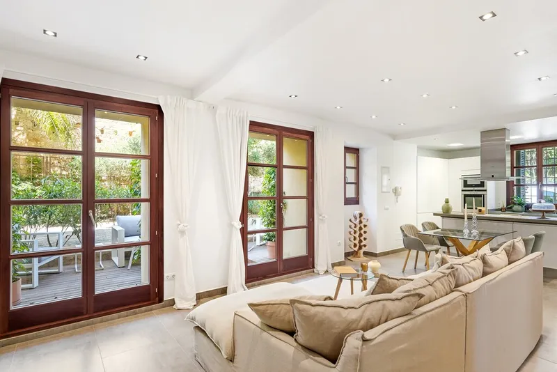 Charming property apartment for sale in La Calatrava with interior courtyard and good road access — photo 5