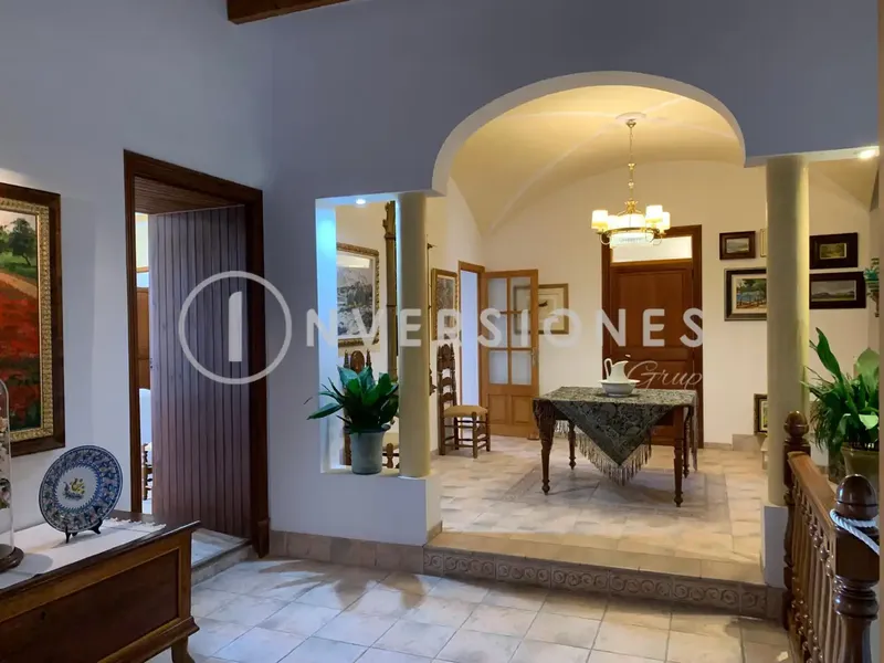Inversiones Grup Real Estate Boutique presents this majestic Mallorcan manor house with tourist license in Muro. — photo 5