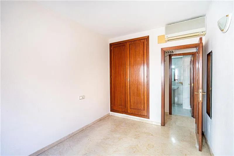Apartment in a residential complex with a communal pool, — photo 7