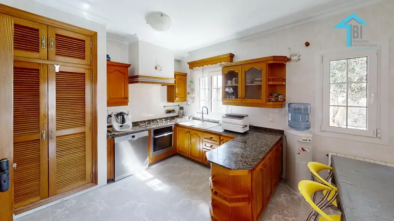 Long-term rental from 1 to 5 years · 6 bedrooms · Private pool · 360 m2 — photo 12