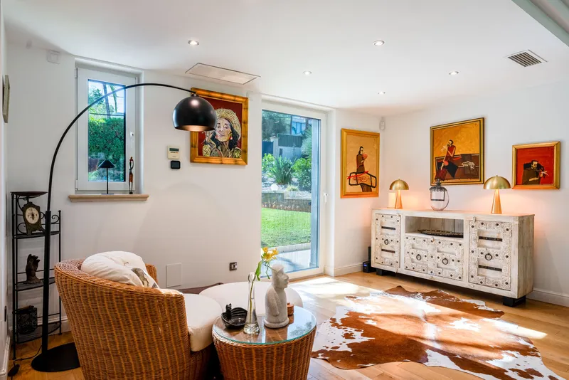 Stylish family villa with pool and garden in a quiet location — photo 10