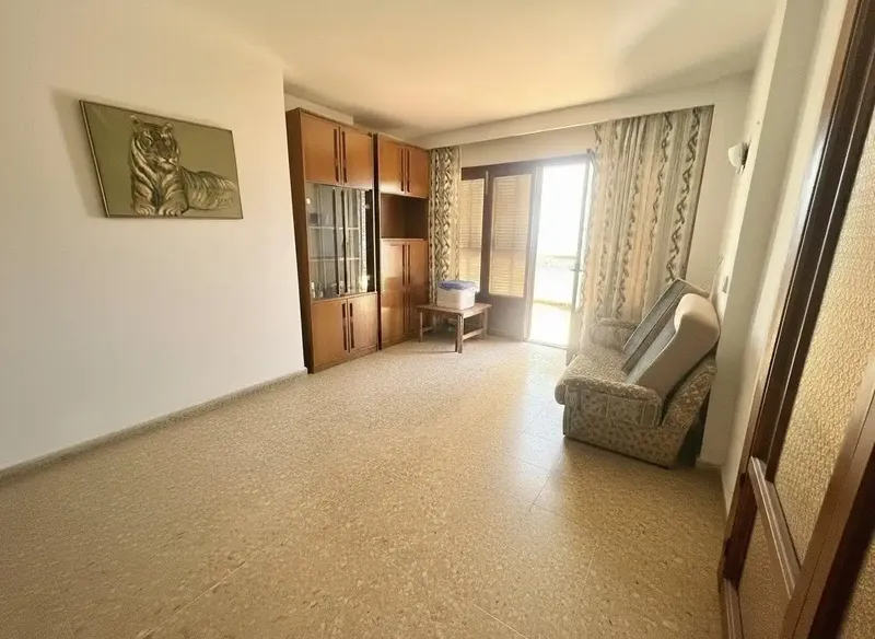 If you are looking for an excellent opportunity to acquire a property in an unbeatable location, this apartment is for you. Located right on — photo 10