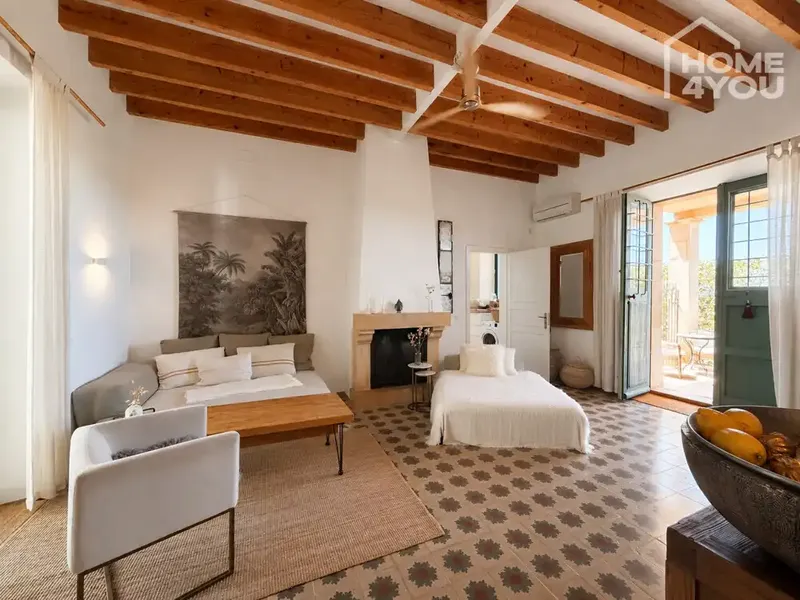 Una propiedad como esta es una auténtica rareza en Mallorca: este extraordinario piso en planta baja se encuentra en el antiguo edificio his — photo 6