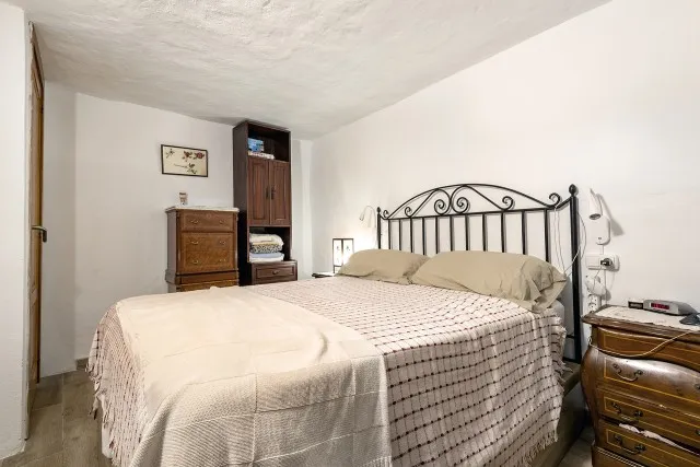 Rustic finca on a large countryside plot for sale in Selva, central Mallorca — photo 11
