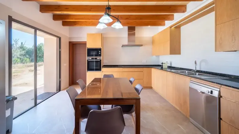 Seasonal rental or maximum one year. Charming rustic finca for rent between Santanyí and Cas Concos. This beautiful brand-new finca has been — photo 9