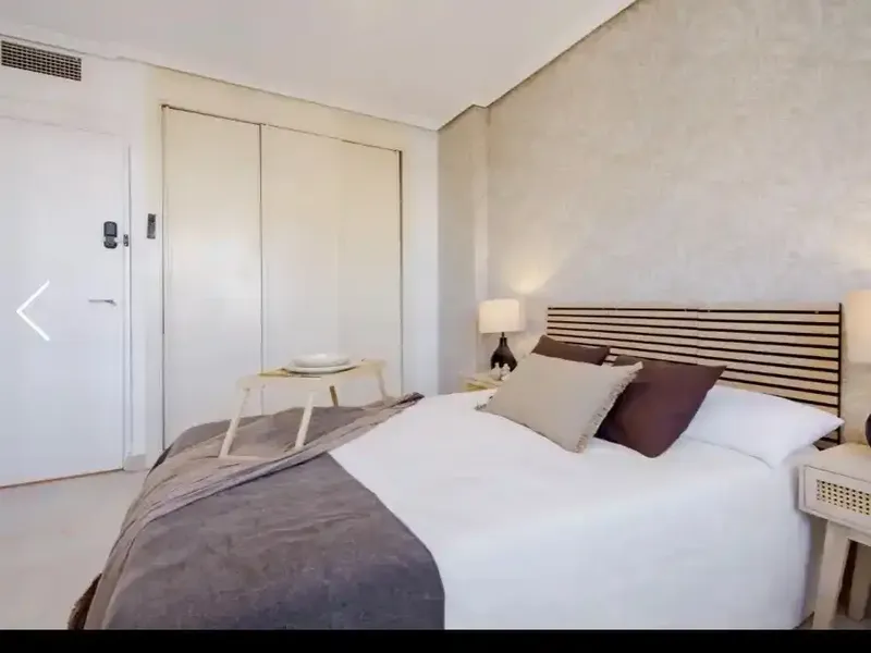 Alquilo habitacion con baño en suit privado en piso sin compartir { solo chicas }con internet gastos incluidos y limpieza toallas ropa de ca — photo 1