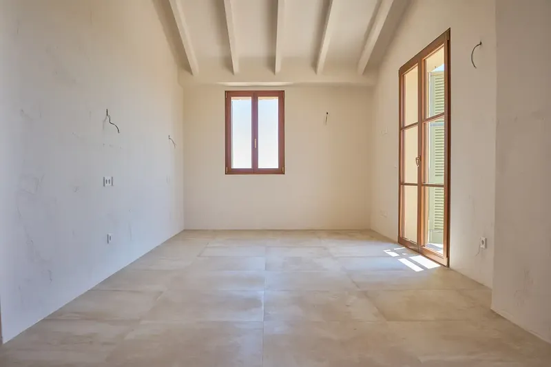 Between the popular coastal town of Cala Millor and the emblematic local mountain, Na Penyal, an exceptional newly built finca awaits you — photo 10