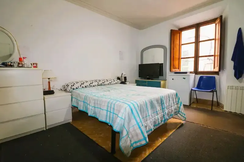 Located in the heart of Sóller, this charming townhouse offers endless possibilities for those seeking a renovation project — photo 5