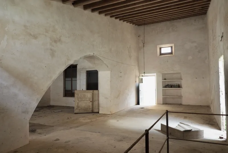 Old manor house in the village of Felanitx — photo 10