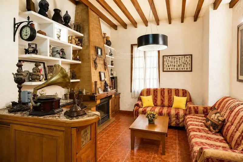 Mallorcan house with terrace in the center of Sa Pobla, 162 m² — photo 6