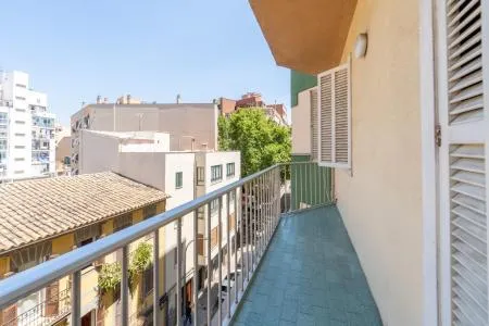 Apartment - Palma de Mallorca (Pere Garau) , Built Surface 106m 2 , 3 Bedrooms, 1 Bathrooms, Lift. — photo 1