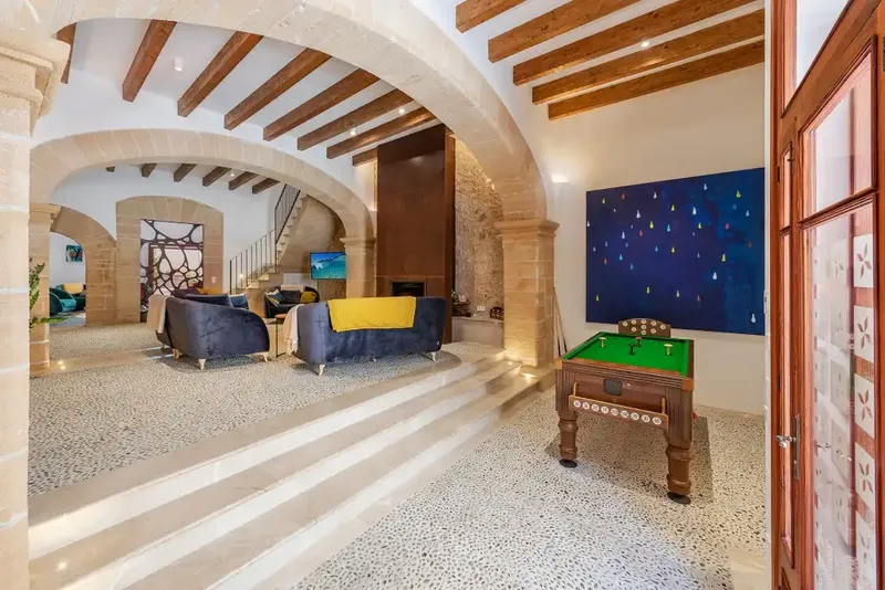 Situated in the heart of the charming historic center of Pollensa, this beautifully renovated townhouse perfectly combines character — photo 12