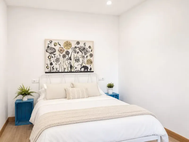 Just a few steps from the sea, in a residential and quiet area of Magaluf, this bright and fully renovated home is located — photo 12