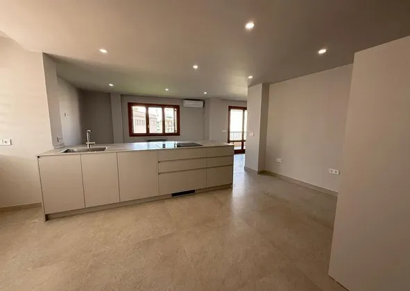 Flat / apartment in Calle dels Montcades, Sant Jaume, Palma de Mallorca — photo 1