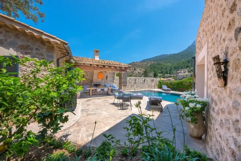 Discover this architectural gem in the idyllic village of Deià, just steps from its charming shops, cafés and restaurants. — photo 6