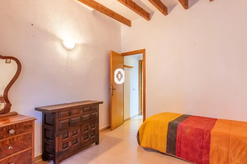 Inmoclaus offers this spacious townhouse for sale in Pollença. Located near the center, the property is just steps away from — photo 11