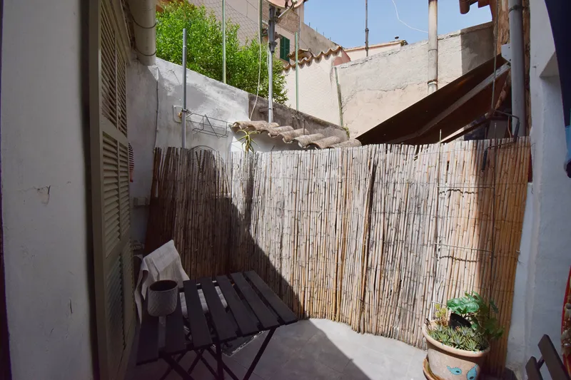 Centrally located village house with a small terrace in Fornalutx — photo 3
