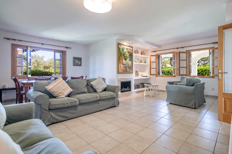 Well-maintained villa for sale within walking distance of the ocean in Sa Rapita — photo 5