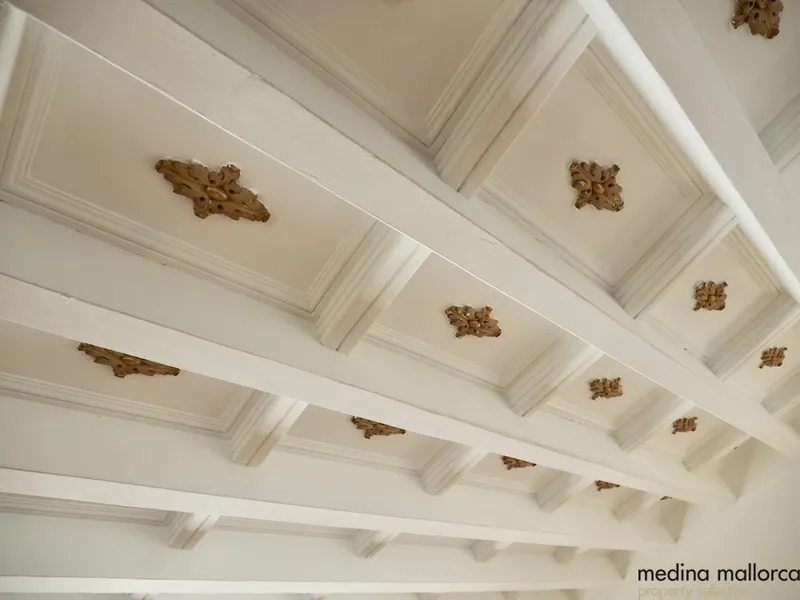Luxury duplex apartment in a historic building in Palma — photo 8