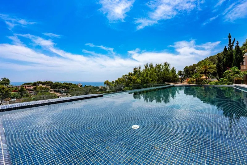 Luxurious designer villa with magnificent sea views — photo 2