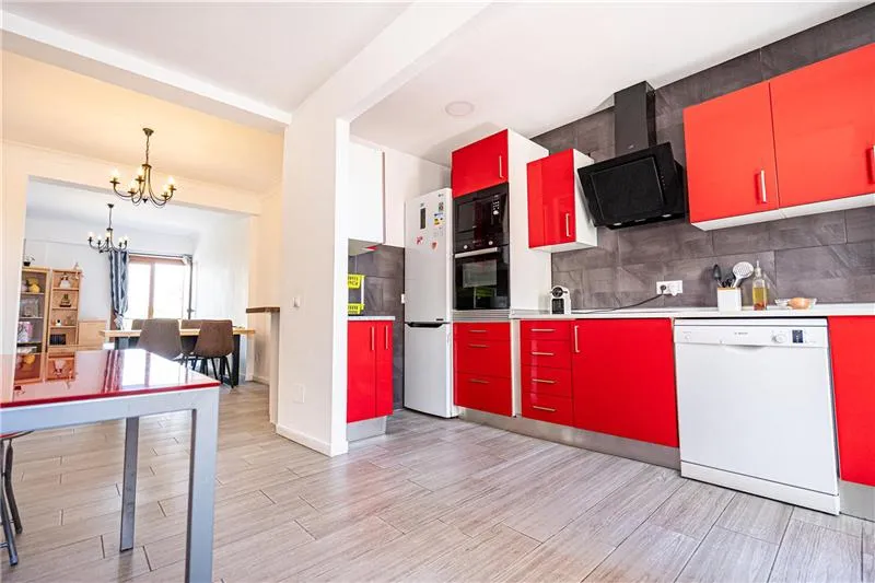 Apartment with partial ocean views — photo 7