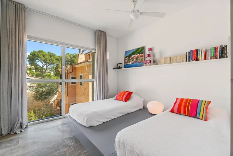 Modern Penthouse with Private Pool by the Sea — photo 11