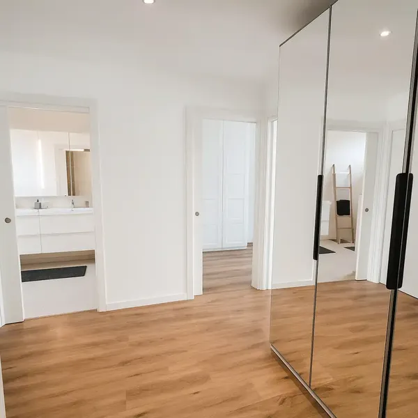 For sale is an exceptional property complex consisting of two contiguous semi-detached houses, each with its own independent entrance — photo 12
