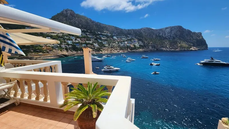 Beachfront duplex penthouse with direct access to the ocean in Cala Llamp — photo 1