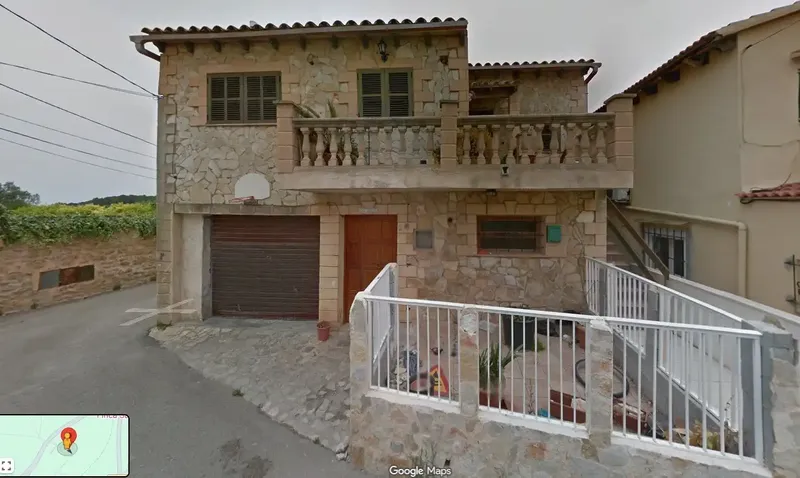 Chalet with two completely independent dwellings. Each with its own entrance. Completely renovated from the pipes and electrical wiring — photo 1