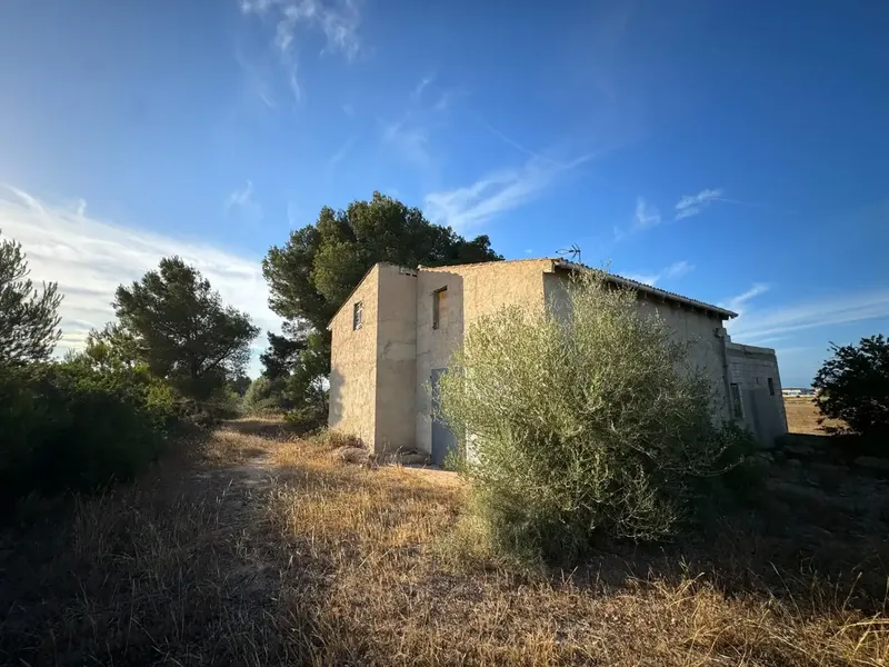 Finca of 22370 m2 with 213 m2 built, 88 m2 as dwelling and 125 m2 as agricultural, including a 35 m2 pool and garage — photo 1