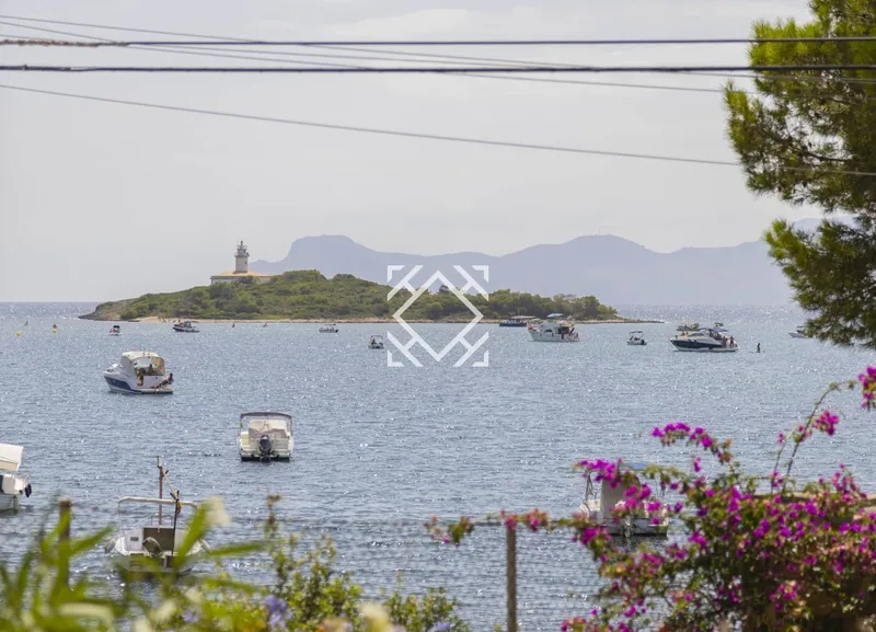 Seafront ground floor apartment for sale in Alcanada-Alcudia, Mallorca — photo 6