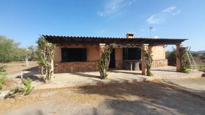 Charming ground-floor finca with pool. Heating and plot near Es Llombards - Santanyi-F 95 — photo 9