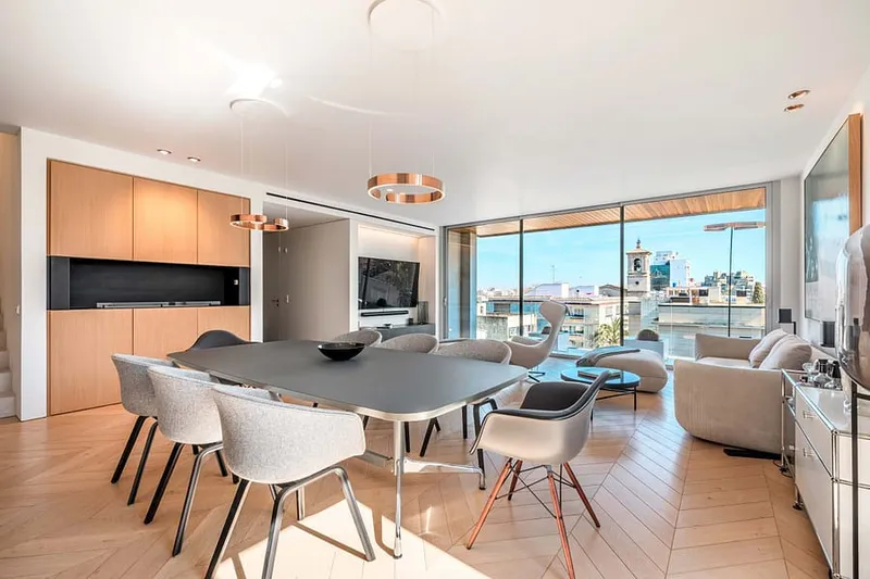 Stunning penthouse with private rooftop pool in prime location — photo 11