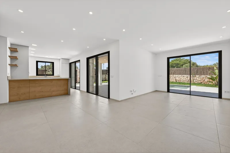 Modern new build villa with sea view roof terrace in Cala Llombards — photo 8