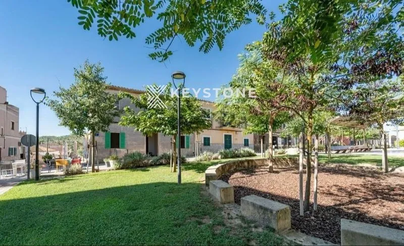 House — photo 1