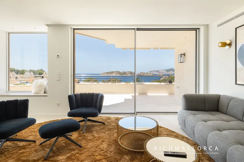 Avantgarde penthouse with infinity pool and exclusive finishing — photo 1