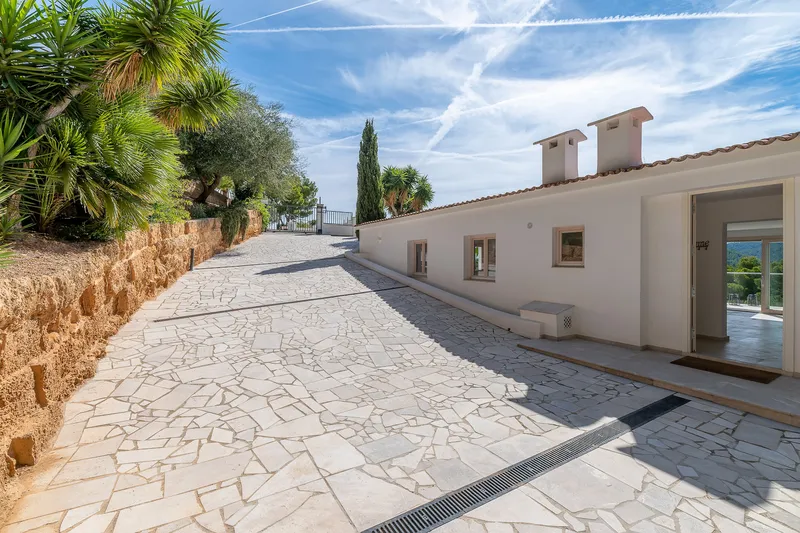 Renovated villa in Son Vida with large pool terrace and privacy — photo 12