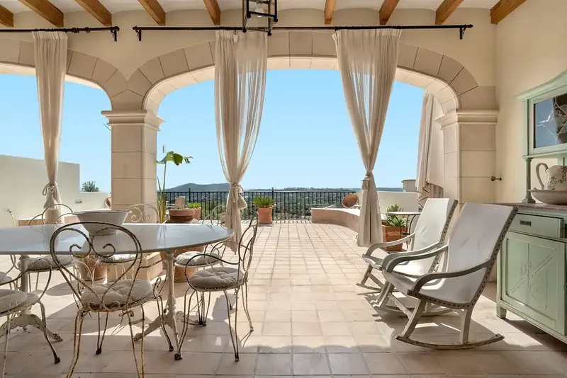 Spacious village house in Selva, Mallorca, with 370 m², private pool, garden and several terraces — photo 1