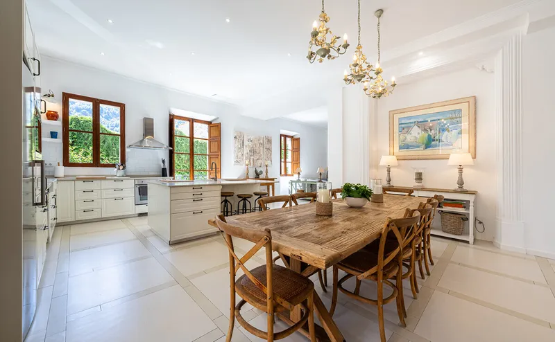 Exceptional townhouse with swimming pool and parking — photo 4