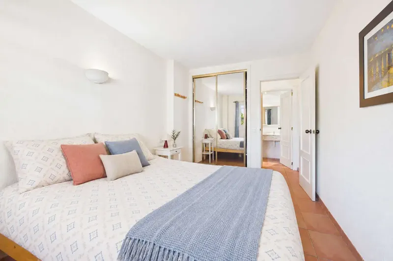 This well-designed apartment is located on the ground floor of a three-storey building with 28 residential units. Access to this space — photo 12