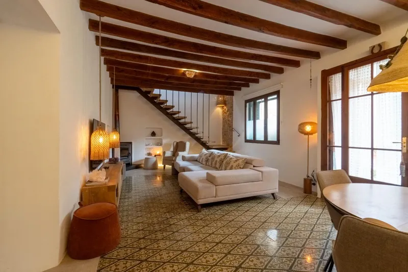 Village house — photo 2
