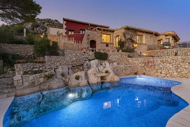 Outstanding sea view villa with holiday license for sale in Puerto Pollensa, Mallorca — photo 3