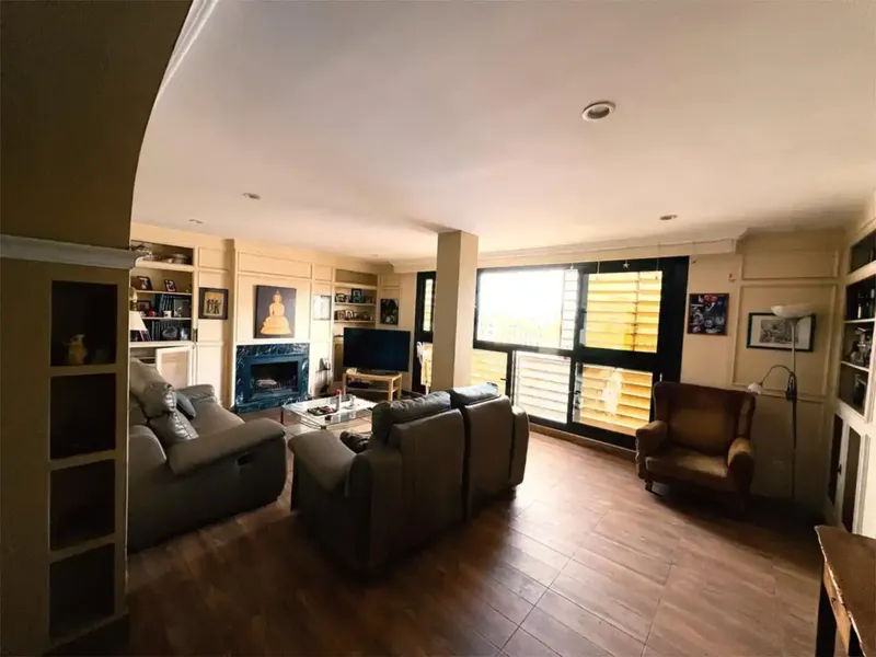 Descubre este espectacular ático de 250 m² ubicado en Palma, concretamente junto al Paseo Mallorca y Santa Catalina o la Riera que combina l — photo 1